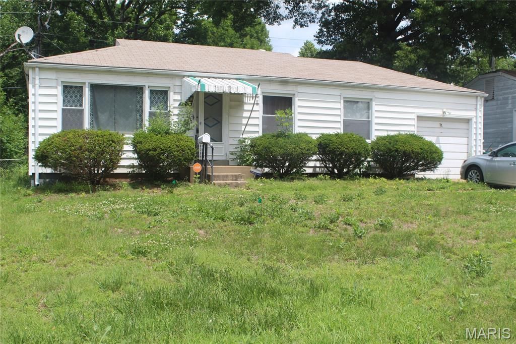 1501 Akron Drive, St Louis, MO 63137