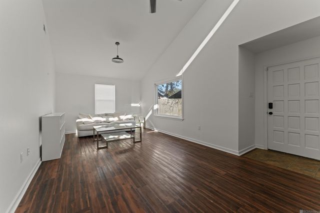 1248 Knollhaven Dr, Saint George, LA 70810