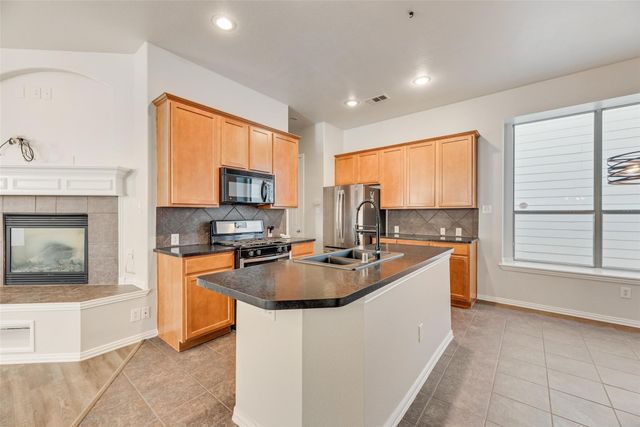 1829 Forsythe Drive, Savannah, TX 76227