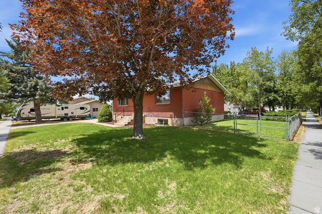 2866 W 1700 N, Clinton, UT 84015