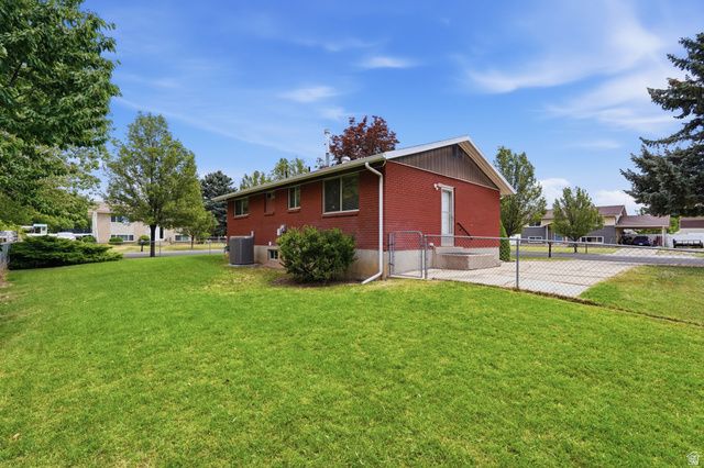 2866 W 1700 N, Clinton, UT 84015