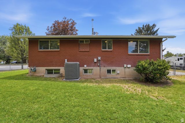 2866 W 1700 N, Clinton, UT 84015
