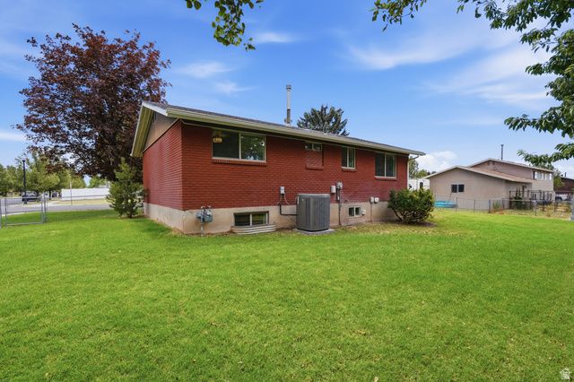 2866 W 1700 N, Clinton, UT 84015