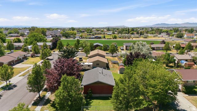 2866 W 1700 N, Clinton, UT 84015