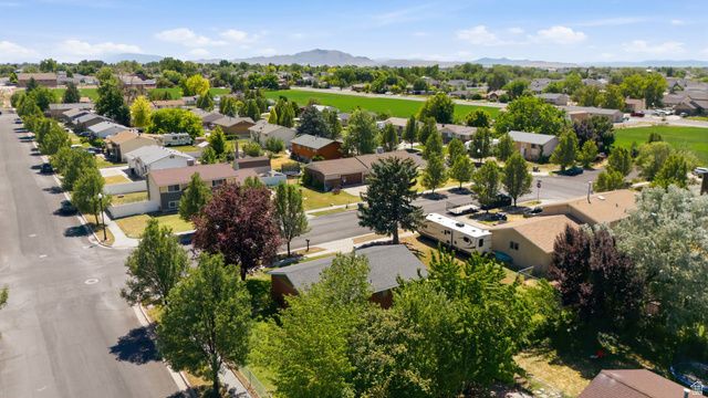 2866 W 1700 N, Clinton, UT 84015