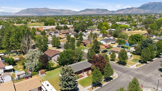 2866 W 1700 N, Clinton, UT 84015