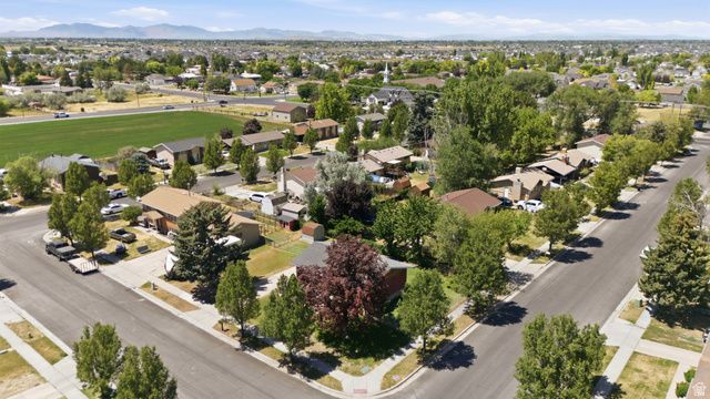 2866 W 1700 N, Clinton, UT 84015