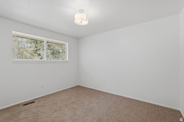 2866 W 1700 N, Clinton, UT 84015
