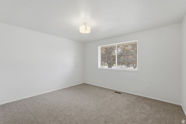 2866 W 1700 N, Clinton, UT 84015