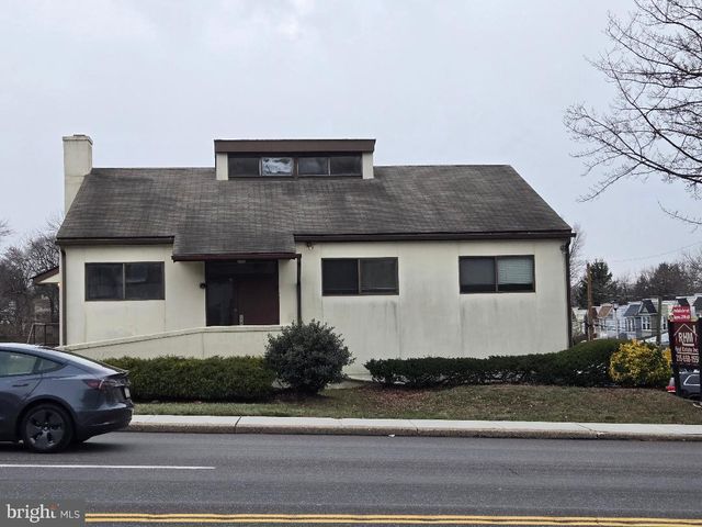 42 N YORK RD, Willow Grove, PA 19090