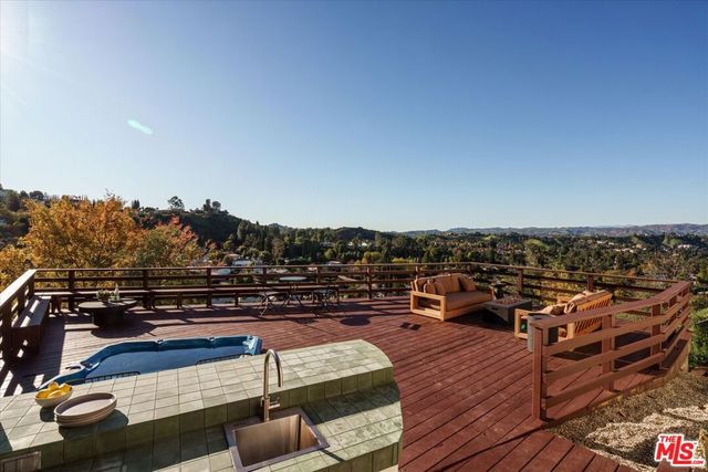 4249 Torreon Drive, Woodland Hills, CA 91364