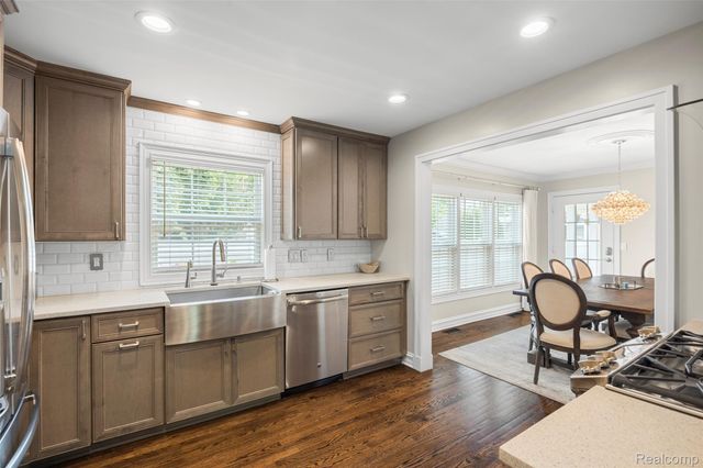 2872 Manchester Road, Birmingham, MI 48009