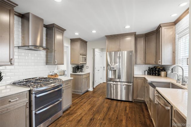 2872 Manchester Road, Birmingham, MI 48009