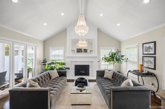 2872 Manchester Road, Birmingham, MI 48009