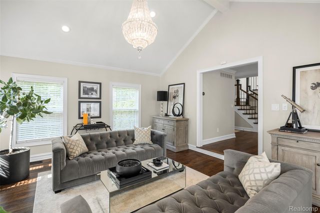 2872 Manchester Road, Birmingham, MI 48009