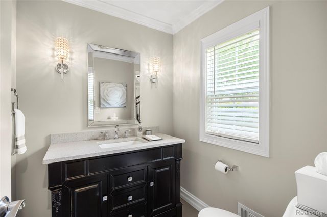 2872 Manchester Road, Birmingham, MI 48009