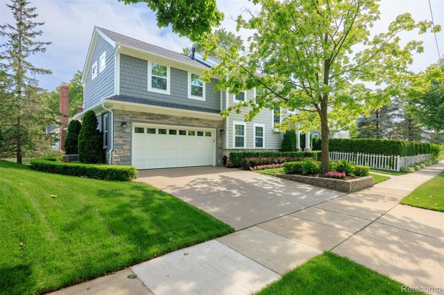 2872 Manchester Road, Birmingham, MI 48009
