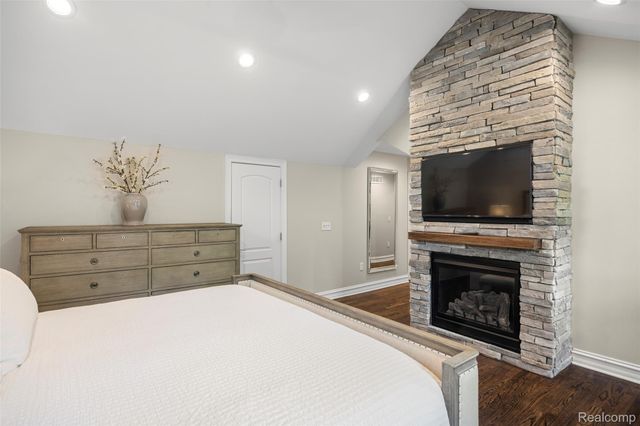 2872 Manchester Road, Birmingham, MI 48009