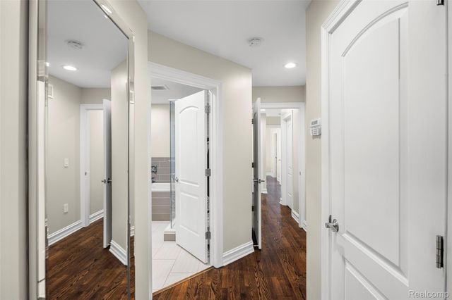 2872 Manchester Road, Birmingham, MI 48009