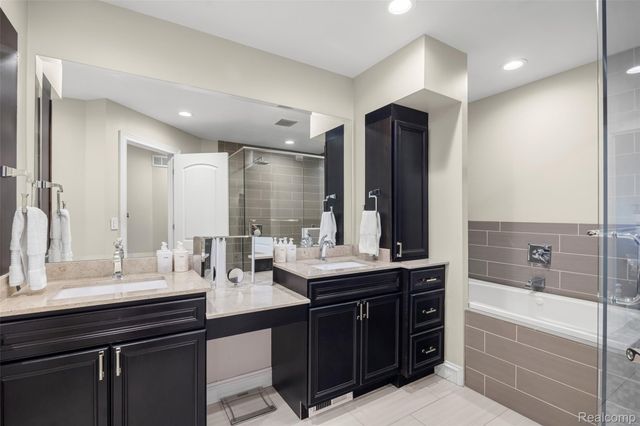 2872 Manchester Road, Birmingham, MI 48009