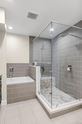 2872 Manchester Road, Birmingham, MI 48009