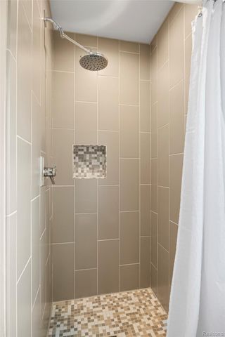 2872 Manchester Road, Birmingham, MI 48009