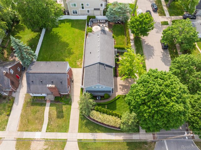2872 Manchester Road, Birmingham, MI 48009