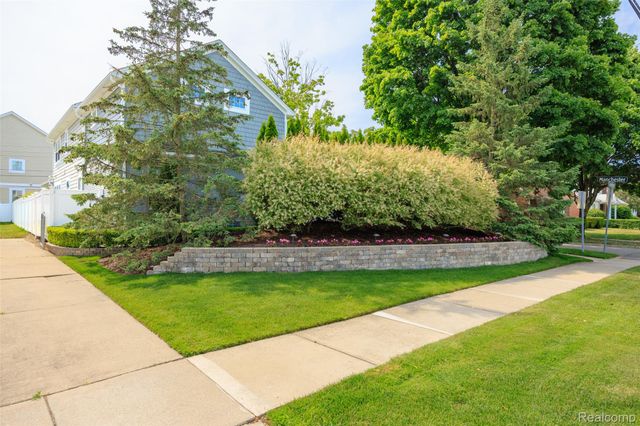 2872 Manchester Road, Birmingham, MI 48009