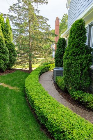 2872 Manchester Road, Birmingham, MI 48009