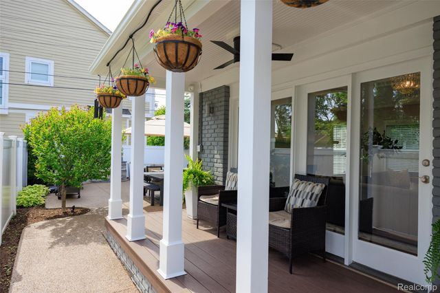 2872 Manchester Road, Birmingham, MI 48009