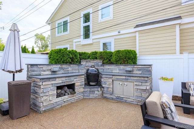 2872 Manchester Road, Birmingham, MI 48009