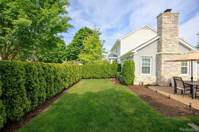 2872 Manchester Road, Birmingham, MI 48009