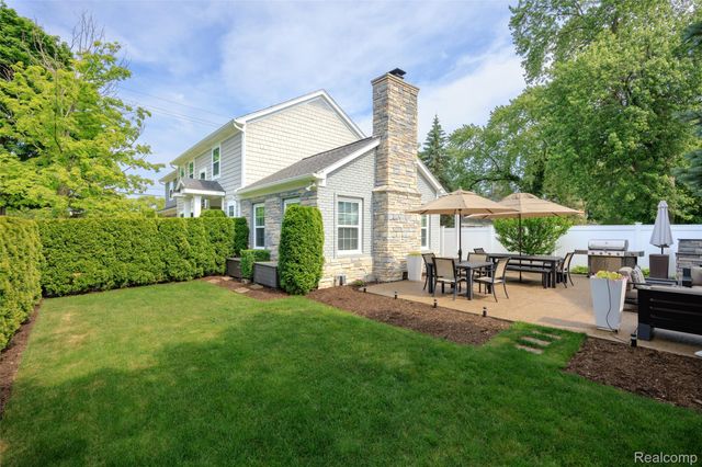 2872 Manchester Road, Birmingham, MI 48009