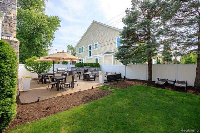 2872 Manchester Road, Birmingham, MI 48009