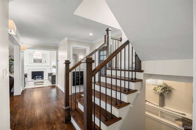 2872 Manchester Road, Birmingham, MI 48009