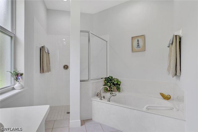 516 Eagle Creek DR, Naples, FL 34113