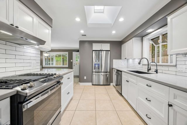 1446 Davon Lane, Houston, TX 77058