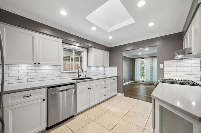 1446 Davon Lane, Houston, TX 77058