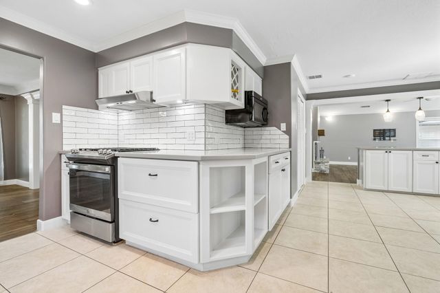 1446 Davon Lane, Houston, TX 77058