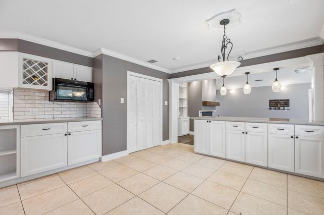1446 Davon Lane, Houston, TX 77058