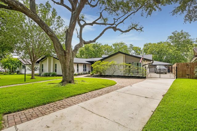 1446 Davon Lane, Houston, TX 77058