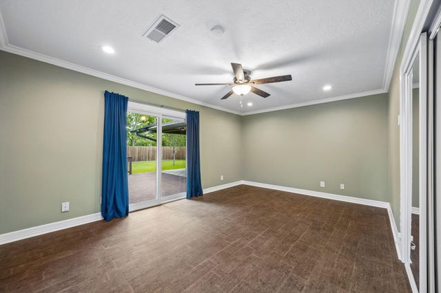 1446 Davon Lane, Houston, TX 77058