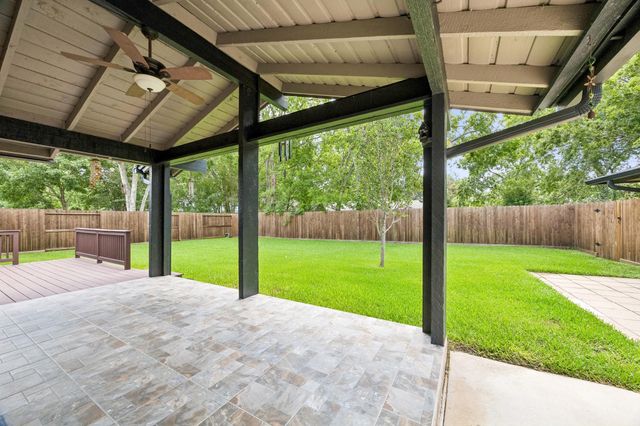 1446 Davon Lane, Houston, TX 77058