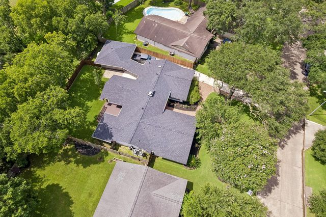 1446 Davon Lane, Houston, TX 77058