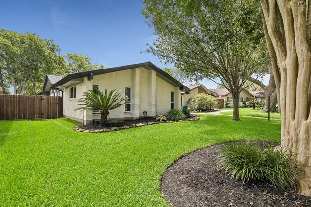 1446 Davon Lane, Houston, TX 77058