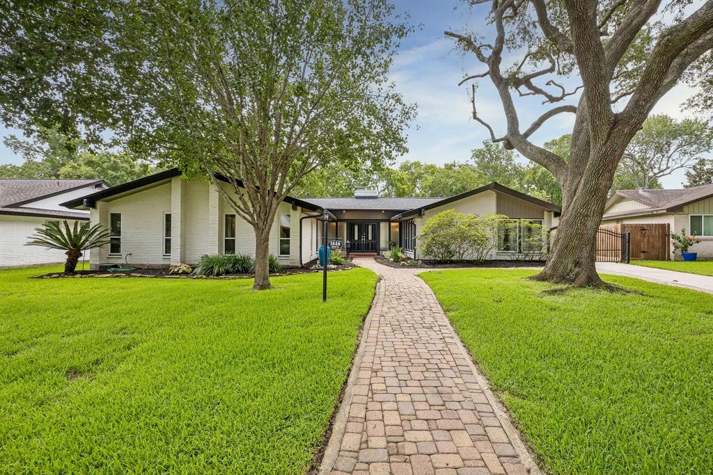 1446 Davon Lane, Houston, TX 77058