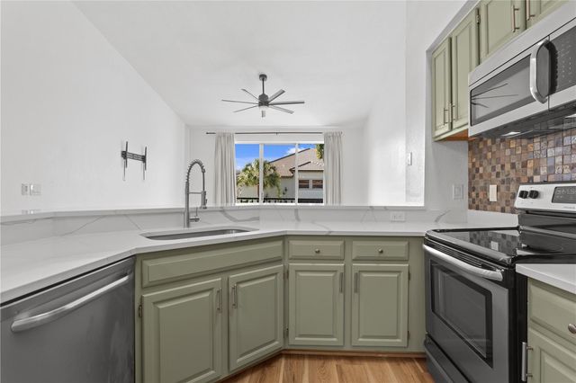 604 ARBOR LAKE LANE, Tampa, FL 33602