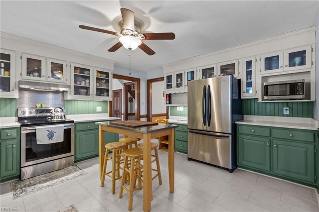 1237 Heathcliff DR, Virginia Beach, VA 23464