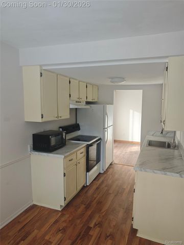 979 Kirts Boulevard, Troy, MI 48084