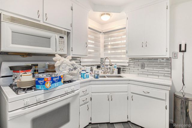 9609 Stout Street, Detroit, MI 48228